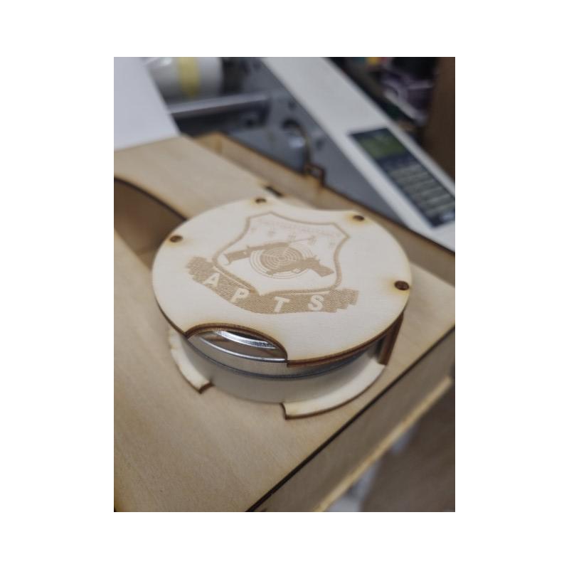 Pince en bois pour boite de plomb